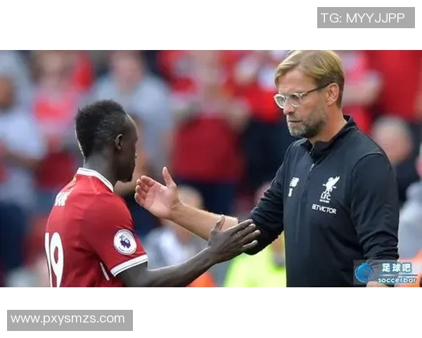 汉密尔顿与邓迪的激烈对决揭示足球战术与团队合作的精彩瞬间